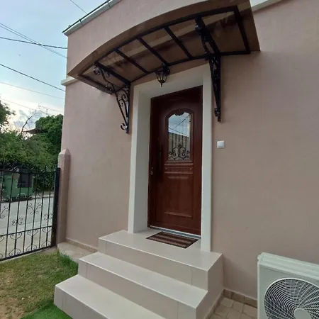 Evita's House * Δοξάτο